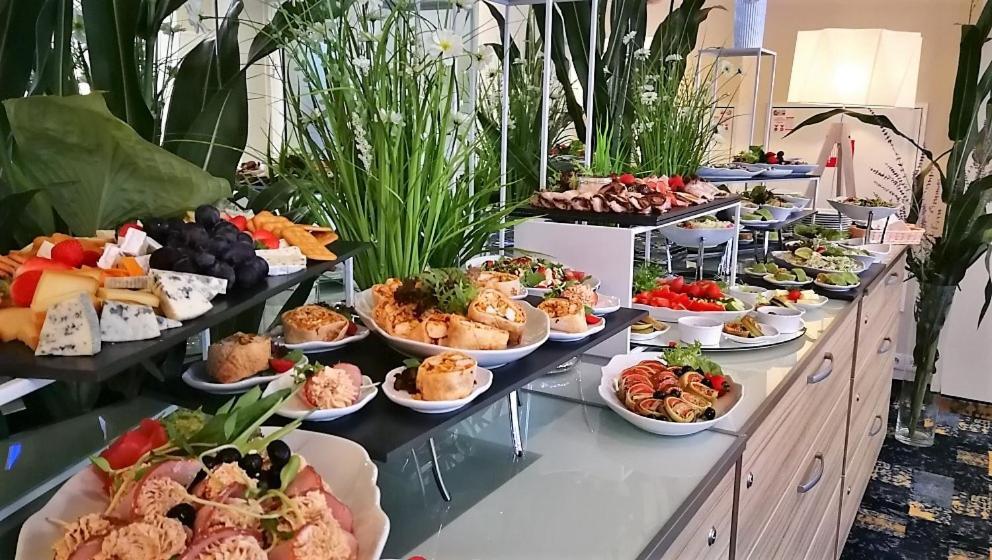 Green Garden Hotel Raszyn Dış mekan fotoğraf